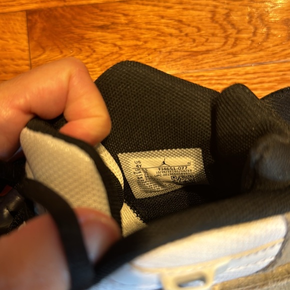 Only worn a handful of times. Very cool air Jordan’s. Boys size 4. - Picture 6 of 8